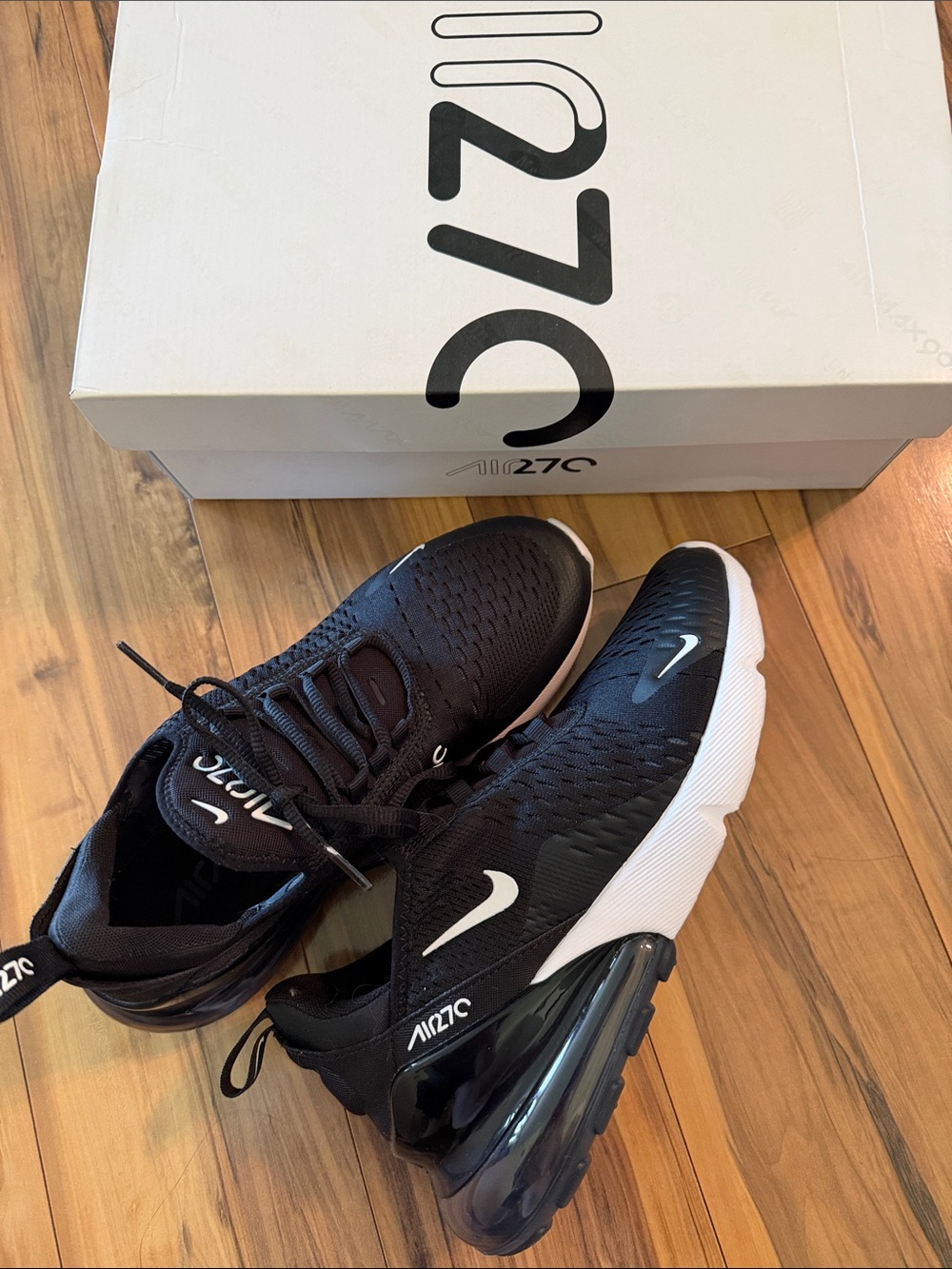 Nike Black and White Air Max 270 Athletic Sneakers women’s size 9.5
